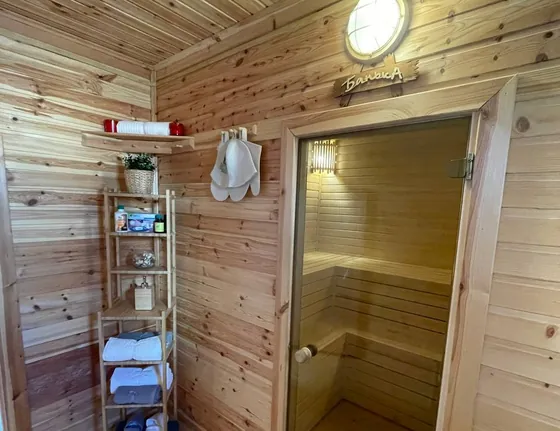 Предбанник со стеллажом